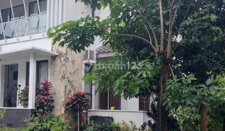 Dijual Rumah Posisis Hook Dengan Tanah Luas di Kebayoran Bintaro 1