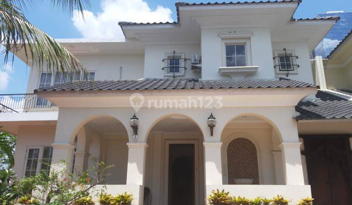 Dijual Rumah Luas Suasana Asri Posisi Hook di Alam Sutera 2