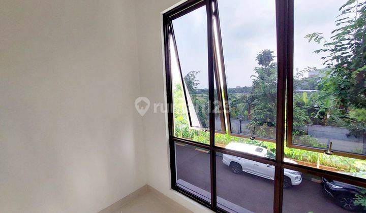 Rumah Hook Sudah Dilakukan Renovasi
Di Cluster Callysta Graha Bintaro Jaya
 4