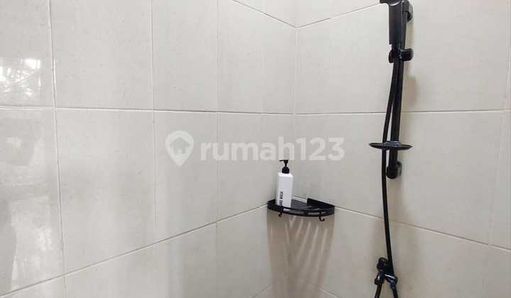 Rumah Hook Sudah Dilakukan Renovasi
Di Cluster Callysta Graha Bintaro Jaya
 12