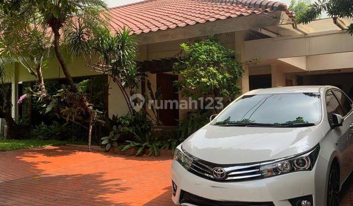 Rumah besar, rapi dan asri, siap huni, ada Taman di belakang dijual di lokasi sangat strategis di Bangka, Jakarta Selatan
 1