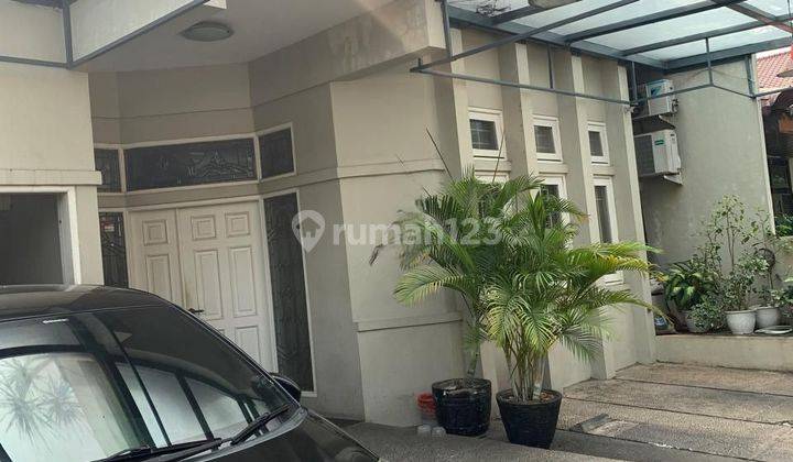 Rumah cantik, siap huni, ada taman di belakang, dijual di lokasi strategis di sektor 3, Bintaro Jaya. 2