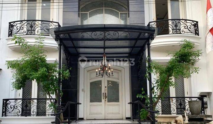 Di jual rumah mewah dua muka depan taman siap huni di pesanggrahan jakarta selatan
 1