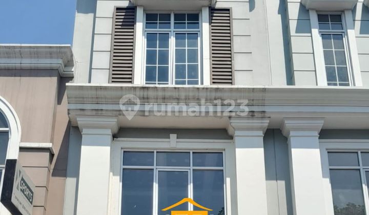 New! 3-Story Shop House with Spacious Parking Near Downtown Semarang! 2