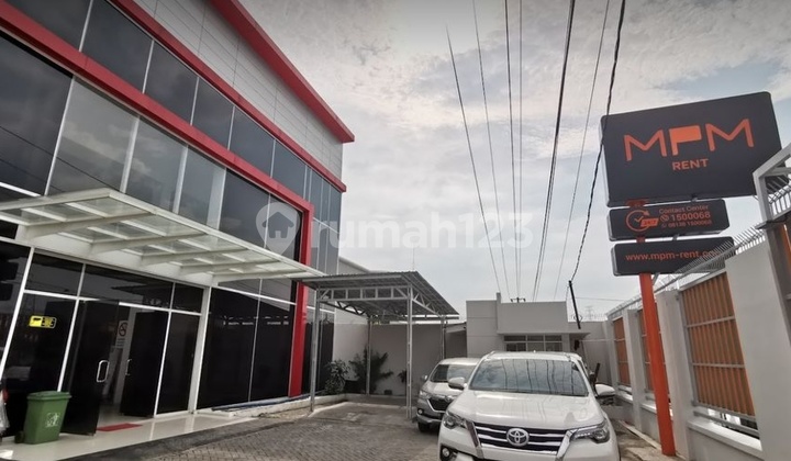 Ready-to-Use Office Showroom and Warehouse in Kaligawe! Spacious Parking Area. 1