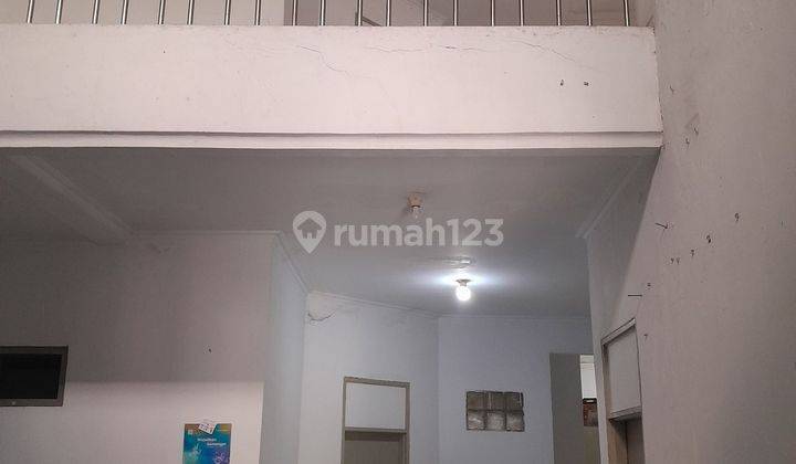 Rumah di Taman Surya 3 Butuh Renovasi Timur, SHM 1