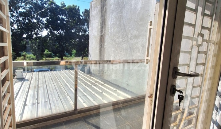 For Sale ASAP!! House in Taman Semanan Indah, 8x17, 2 floors, 2 bedrooms, 3 bathrooms, SHM (certificate). For Sale ASAP!! House in Taman Semanan Indah, 8x17, 2 floors, 2 bedrooms, 3 bathrooms, SHM (certificate).