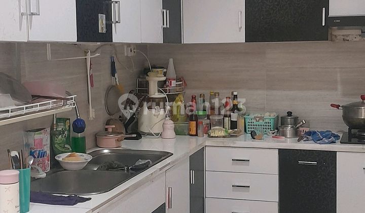 For Sale Quick!!! Nice, Neat House in Tmpk Siring Timur (Dmb), Size 8x15, 2 Floors, 5+1 Bedrooms, 4 Bathrooms, 5500 W, SHM. 2