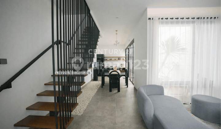 Fully Furnished Comfortable and Strategic Villa in Lembang, Bandung