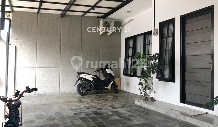 Semi-Furnished House Ready to Occupy in Taman Kopo Katapang Bandung 2