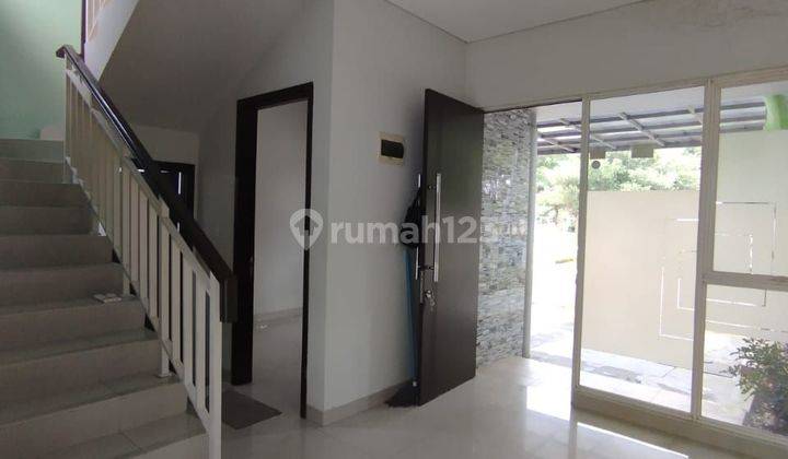 Rumah 2 lantai, cluster Missisippi JGC, siap Huni, hadap Selatan Kolam Renang    * lanry 1