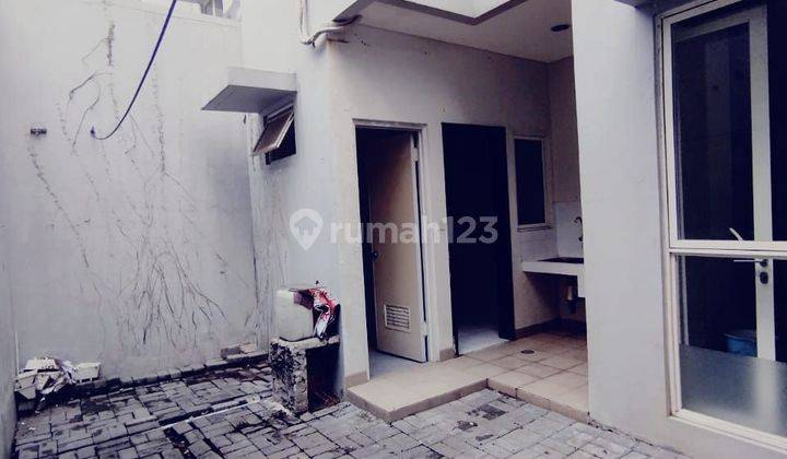 Rumah 2 lantai, cluster Missisippi JGC, siap Huni, hadap Selatan Kolam Renang    * lanry 2