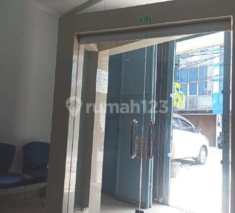 Dijual Cepat!! Murah!! Ruko Gandeng Dua4 Lantai,Terawat,Siap Huni**Meida