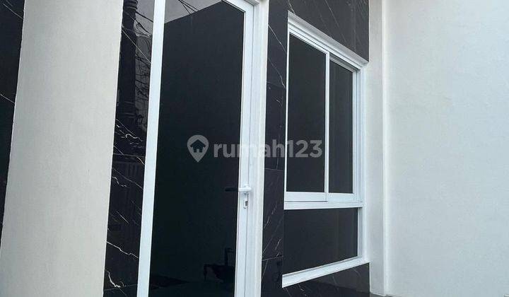 Dijual Rumah 3 Lantai Di Kelapa Gading, Siap Huni, Kt 4, Ada Rooftop    ** Lily 2