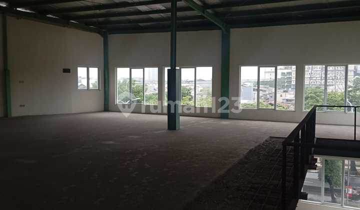 Disewakan / Dijual Ruko Lokasi Daan Mogot Raya, 3,5 Lantai , Siap Pakai**tini