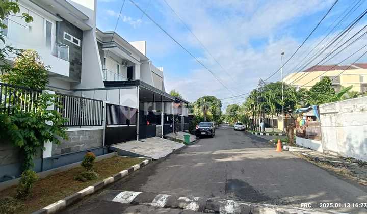 Dijual Cepat Rumah Hook 2,5 Lantai Lokasi Pulomas , SHM , Siap Huni , Bagus , Hadap Timur dan Selatan****Susi 2