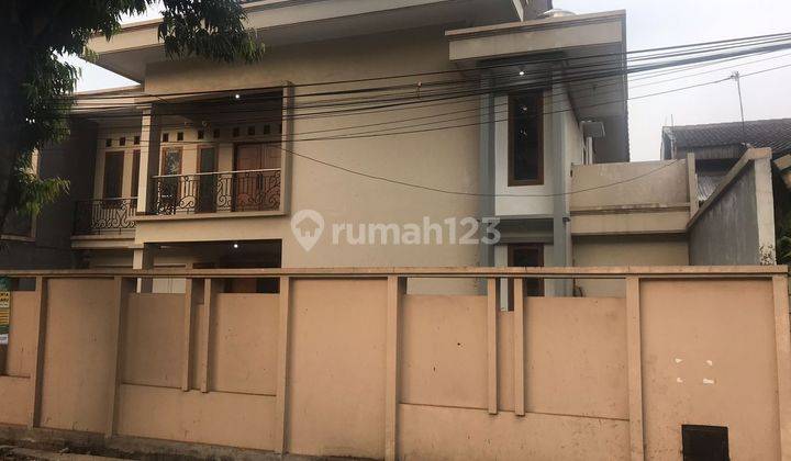 Rumah Luas model Klasik Modern di JakSel 2