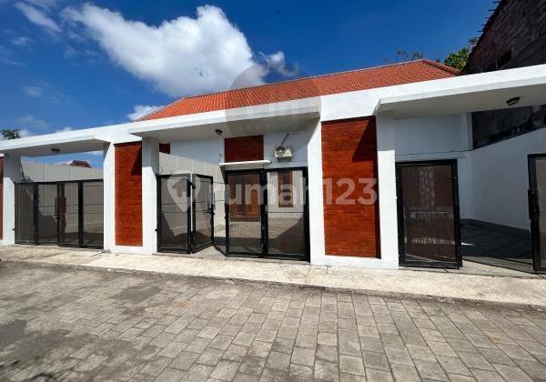 New! House at Kerobokan Area with Modern Design, Location in Tourist Area  2