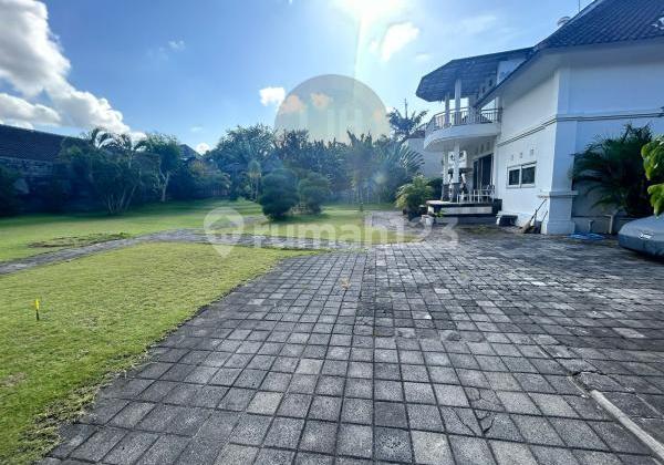 Maintained 2 Storey House at Kuta Area, Located In Tourist Area, It Has a Big Garden, Closse to Sunset Road, Seminyak and Kuta Beach 2