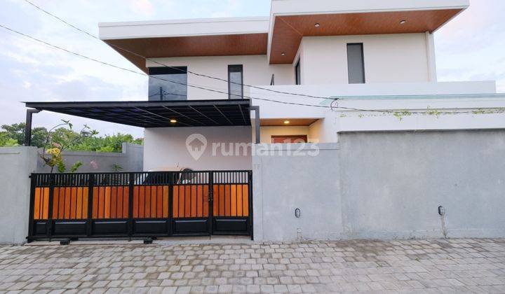 VILLA FOR SALE STRATEGIC LOCATION ONE GATE SYSTEM HOUSING IN SEMINYAK KUTA 2