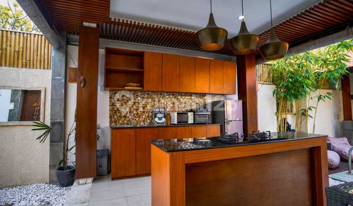 Villa For Lease: Experience The Tropical Lifestyle In One Of Bali's Most Popular Areas! This Charming Villa Is Perfect For Long-Term Living, Just Minutes Away From Berawa Beach, Trendy Cafés, And Canggu's Best Dining Spots.