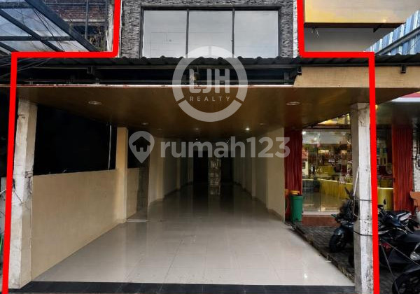 Shophouse for Sale in Legian, Busy Area, Unfurnished, Surrounded by Villas, Hotels, and Restaurants, Suitable for Business. Shophouse for Sale in Legian, Busy Area, Unfurnished, Surrounded by Villas, Hotels, and Restaurants, Suitable for Business.