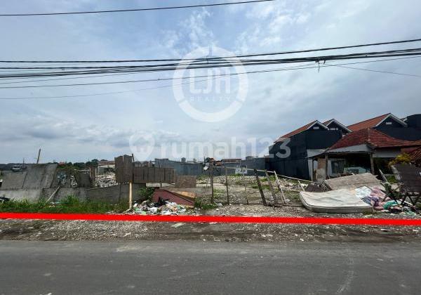 Land With Beautiful River View In Pemogan, Flat Land Contour And Located In A Residential Area, Close To Sunset Road And Bali Galeria Mall. Land With Beautiful River View In Pemogan, Flat Land Contour And Located In A Residential Area, Close To Sunset Road And Bali Galeria Mall.