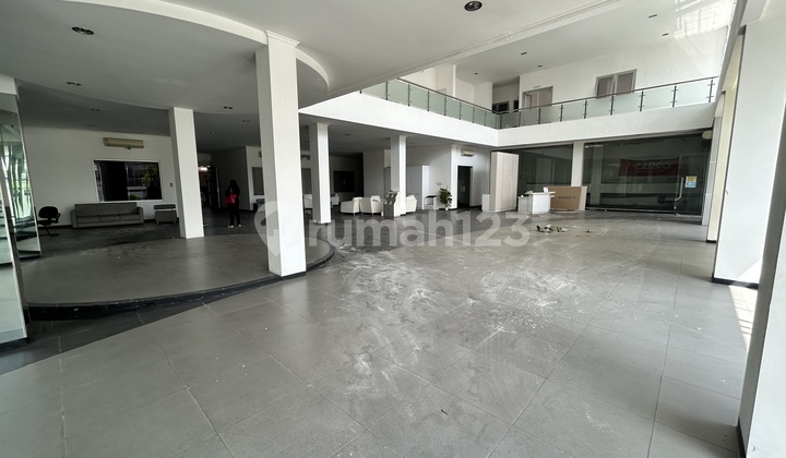 For Rent: Building Suitable for Showroom on Main Road, West Gatot Subroto. For Rent: Building Suitable for Showroom on Main Road, West Gatot Subroto.