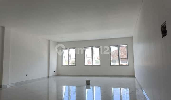 For Rent, Ready-to-Use Shophouse Ideal for Business in a Busy Area of Denpasar 2