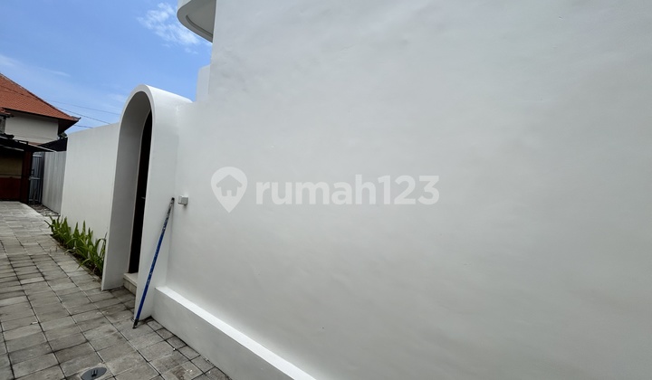 Disewakan Villa Lokasi Strategis Dekat ke Pantai Kuta 2