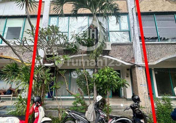 Shophouse on Main Road, Busy Area, Good Access, Only 350 Meters to Lotte Mart, Near Benoa Harbour, Suitable for Business