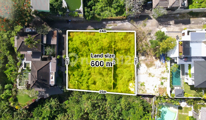 dijual tanah lokasi strategis dekat ke GWK di jalan Utama Uluwatu cocok untuk dibangun villa