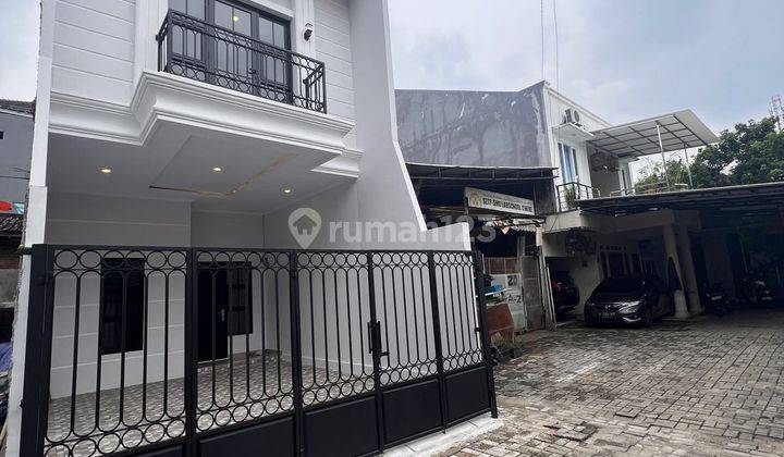 Rumah Murah Dua Làntai Tanah Luas Dekat Pintu Tol Cilandak 2