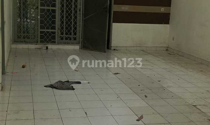 Taman Surya 5, Pegadungan, Kalideres, Jakbar..Disewa Rumah 1.25 Lt, Minimal Sewa 2 Thn, Hadap Tenggara, Row Jln 2.5 Mbl, PLN 2200W, Air Pam.-4L 2