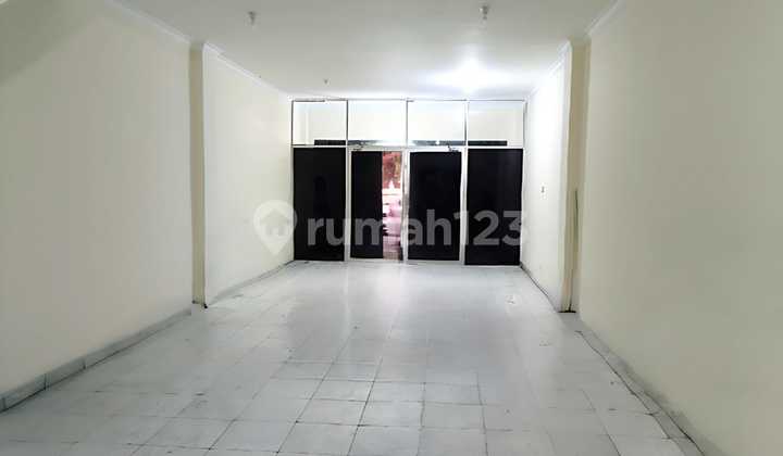 Hawaii Miami Area, Resort City, Cengkareng, West Jakarta.. For Rent: 3.5-Story Shophouse, Minimum Lease 2 Years, Facing the Road, Move-In Ready, Good Location, Flood-Free, Suitable for Bakery, Cafe, Restaurant, etc. Hawaii Miami Area, Resort City, Cengkareng, West Jakarta.. For Rent: 3.5-Story Shophouse, Minimum Lease 2 Years, Facing the Road, Move-In Ready, Good Location, Flood-Free, Suitable for Bakery, Cafe, Restaurant, etc.