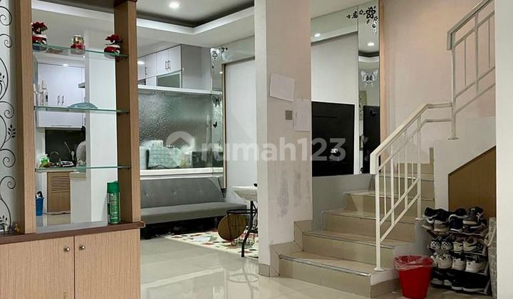 For Rent: 2.5-Story House, South-Facing, Semi-Furnished, Dining Table and Chairs Not Included, Sofa in Front of Living Room Not Included, Piped Water and Pump, 5500W Electricity, 3 AC Units, 2 Water Heaters, SHM (Ownership Certificate) in Beverly Hills Cluster, Duta Garden, Tangerang. For Rent: 2.5-Story House, South-Facing, Semi-Furnished, Dining Table and Chairs Not Included, Sofa in Front of Living Room Not Included, Piped Water and Pump, 5500W Electricity, 3 AC Units, 2 Water Heaters, SHM (Ownership Certificate) in Beverly Hills Cluster, Duta Garden, Tangerang.