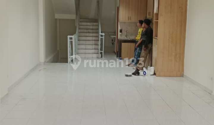 Ruko 1000 - 5 Lantai - Sudah Renovasi - Kt 5 - Siap Huni Bagus 