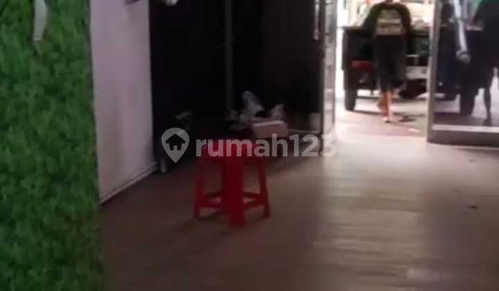 Kalideres Permai, Near Hari Hari Supermarket, West Jakarta.. For Rent 2-Story Shop House, Deposit 5 million, Notary Fee Shared 50/50, Clear Well Water, 1 AC, Certificate of Ownership.