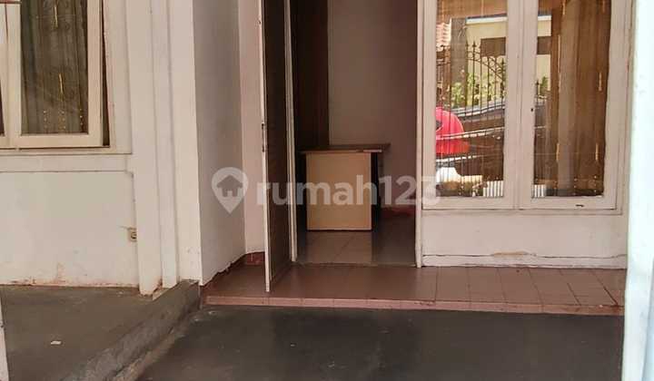 Taman Palem Block A Danamon, West Jakarta..For Rent 2-Story House, Northeast Facing, 3500W PLN, Piped Water, 2-Car Road Frontage - N3n.4c