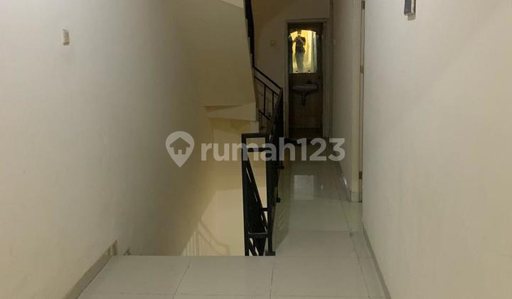 For Rent: 2.5-Story House, Minimum 2-Year Lease, Light Steel Roof, PAM Water Supply in Taman Palem Lestari, Cengkareng, West Jakarta