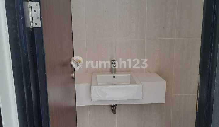 Citra 8, Pegadungan, Kalideres, Jakbar..Disewa Rumah 2 Lantai, Minimal Sewa 2 Tahun, Deposit 10Jt, Semua Kamar Tidur di Lantai 2, PLN 2200W, Air Pam.-Olf 2