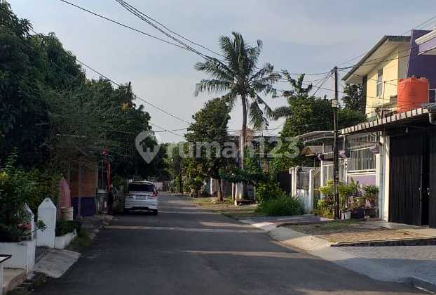 Citra 1, West Jakarta.. For Rent 1-Story House, Southwest Facing, Minimum Lease 2 Years, Deposit 10 Million, Under Renovation, Ready Mid-December, Tidy and Move-In Ready, 2200w Electricity, WTP Water.