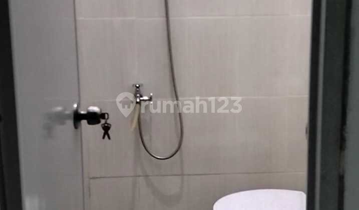 Taman Kencana, Jakbar..Disewa Rumah Baru Renov, 1 Lantai, Row Jln 2 Mbl, Blok Tdk Banjir, Sewa 2 Thn Lbh Murah, PLN 5500W, Air Pam.- M3t1