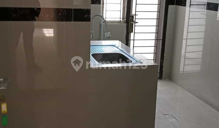 For Rent: 2-Story House, North Facing, 2-Car Driveway, 4400w Electricity, PAM Water in Duta Garden, Batu Ceper, Jurumudi, Tangerang.