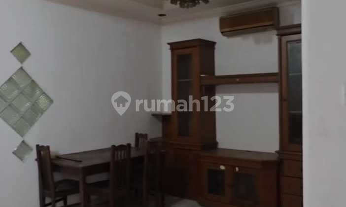 Taman Palem Blok B, Cengkareng, Jakbar..Disewa Rumah 2.5 Lantai, Boleh Sewa 1 Tahun, Rapi dan Siap Huni, Ada 1 Kamar Tidur Dibawah, Hadap Barat, Listrik 3500W, Air Pam.-L3n.t