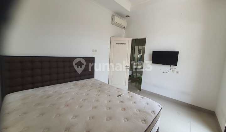 Angel Residence, Kalideres, West Jakarta.. For Rent: 2-Story House, with Swimming Pool, WTP Water.-S1l 2