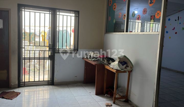 Taman Surya 5, Kalideres, West Jakarta.. For Rent: Two Adjacent Shophouses, 2 Floors, North Facing, Comfortable Parking, Facing Main Road, SHM Certificate. 2