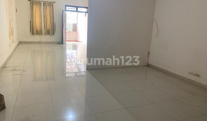 For Rent: 2.5-Story House, Minimum 2-Year Lease, Light Steel Roof, PAM Water Supply in Taman Palem Lestari, Cengkareng, West Jakarta