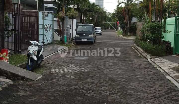 Taman Semanan Indah, Semanan, Kalideres, Jakbar..Disewa Rumah Hoek 2 Lantai, Hadap Barat Daya dan Utara, Full Furniture, PLN 7000W, Air Pam.-Wt 2