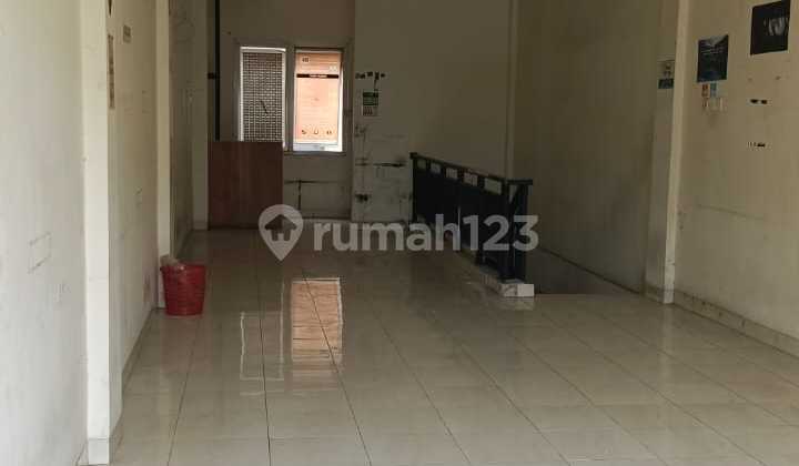 Taman Surya 5, Jakbar..Disewa Ruko 2.5 Lt, Hadap Jalan, PLN 2200w, Air PAM.